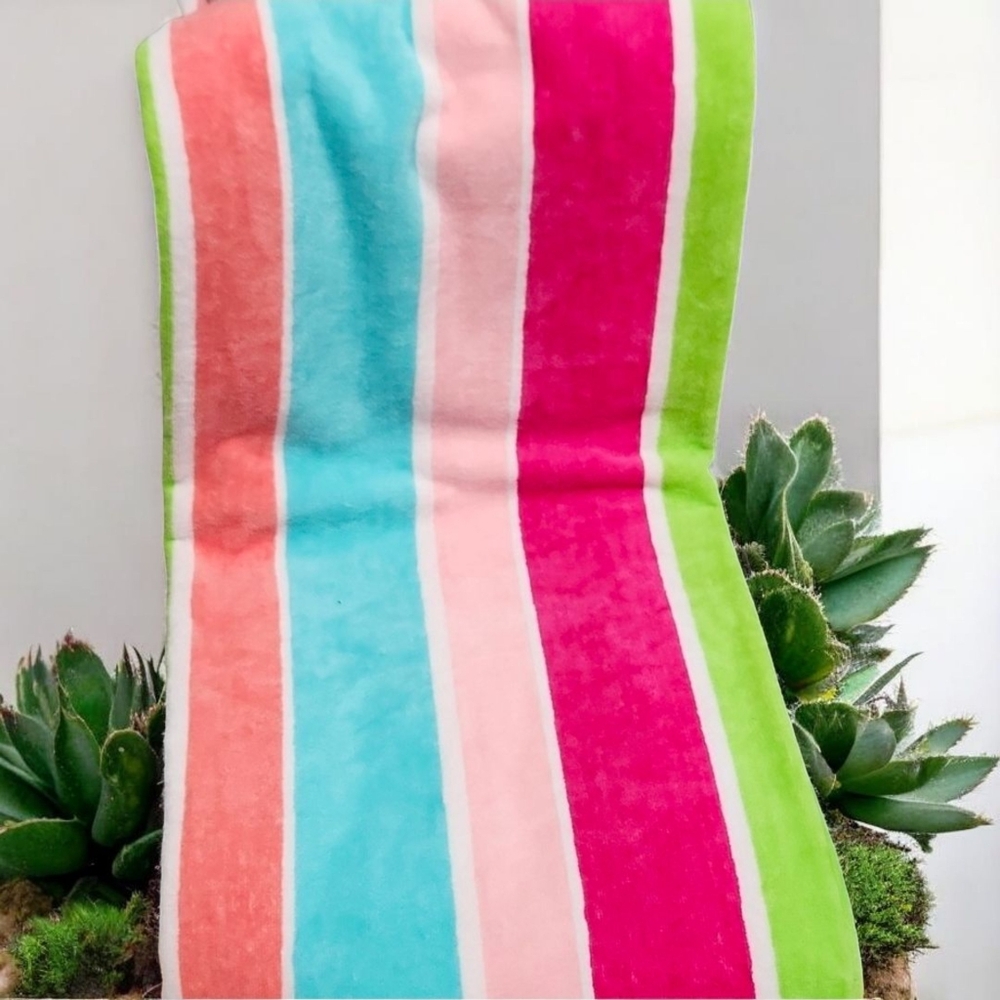 💕🔹️Juicy Couture 🔹️Pink 6 Feet Striped Multicolor Beach Towel